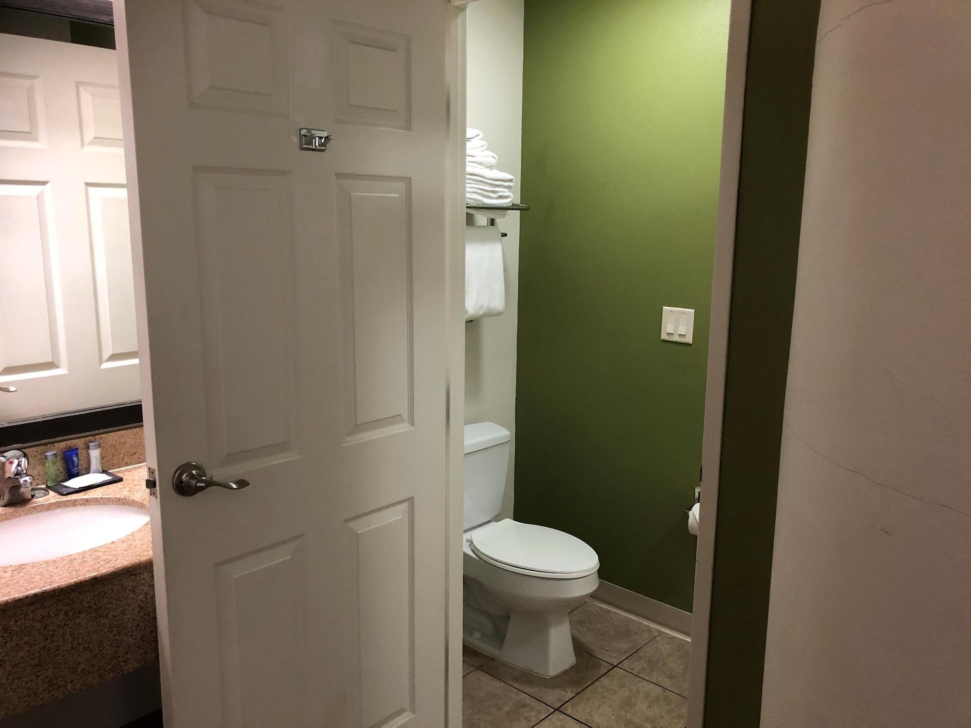 Sleep Inn & Suites Conference Center And Water Park Майнот Екстериор снимка