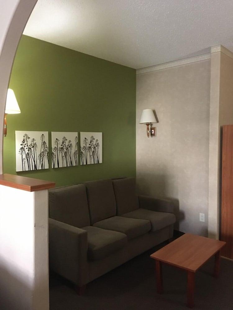 Sleep Inn & Suites Conference Center And Water Park Майнот Екстериор снимка