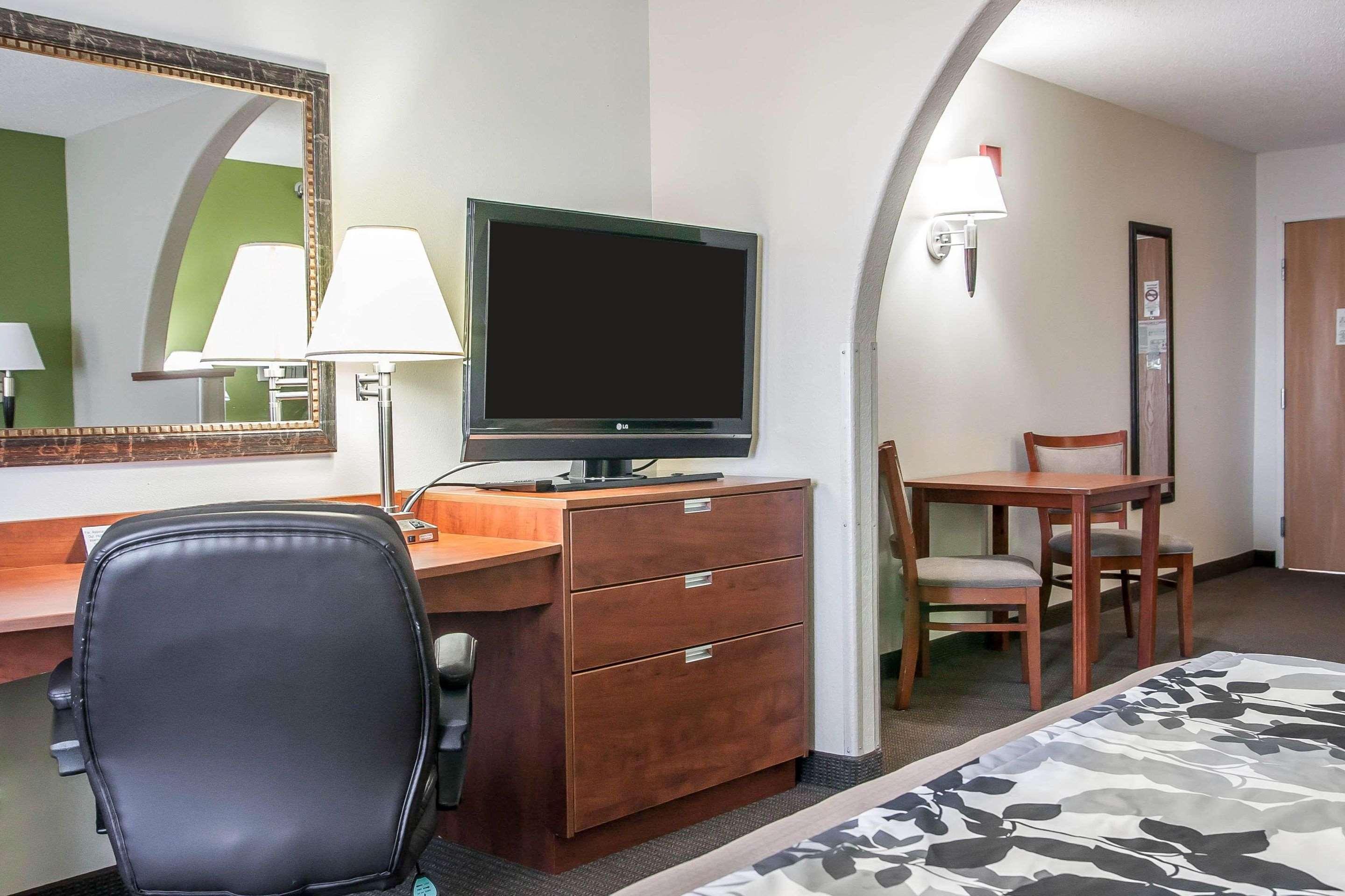 Sleep Inn & Suites Conference Center And Water Park Майнот Екстериор снимка