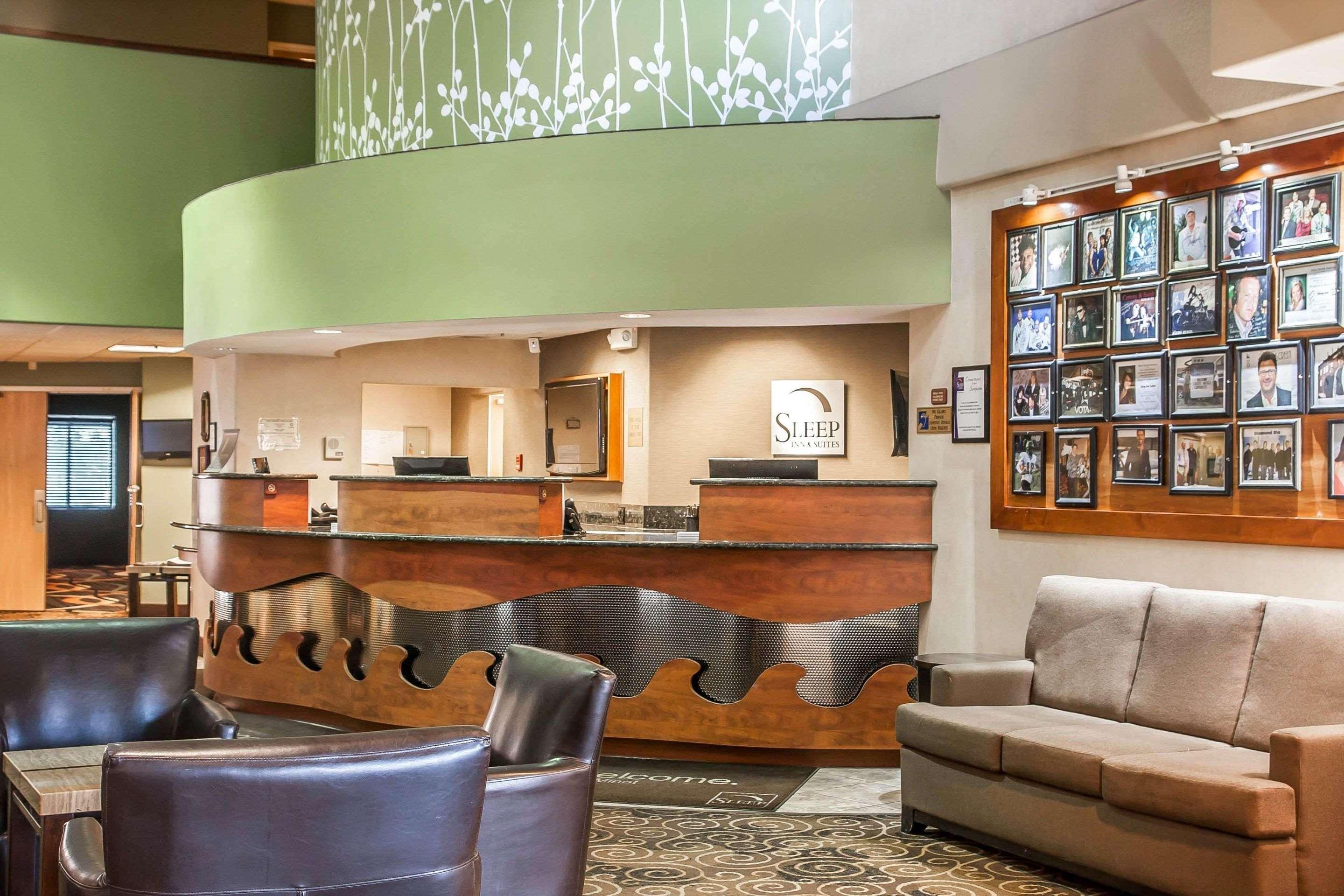 Sleep Inn & Suites Conference Center And Water Park Майнот Екстериор снимка