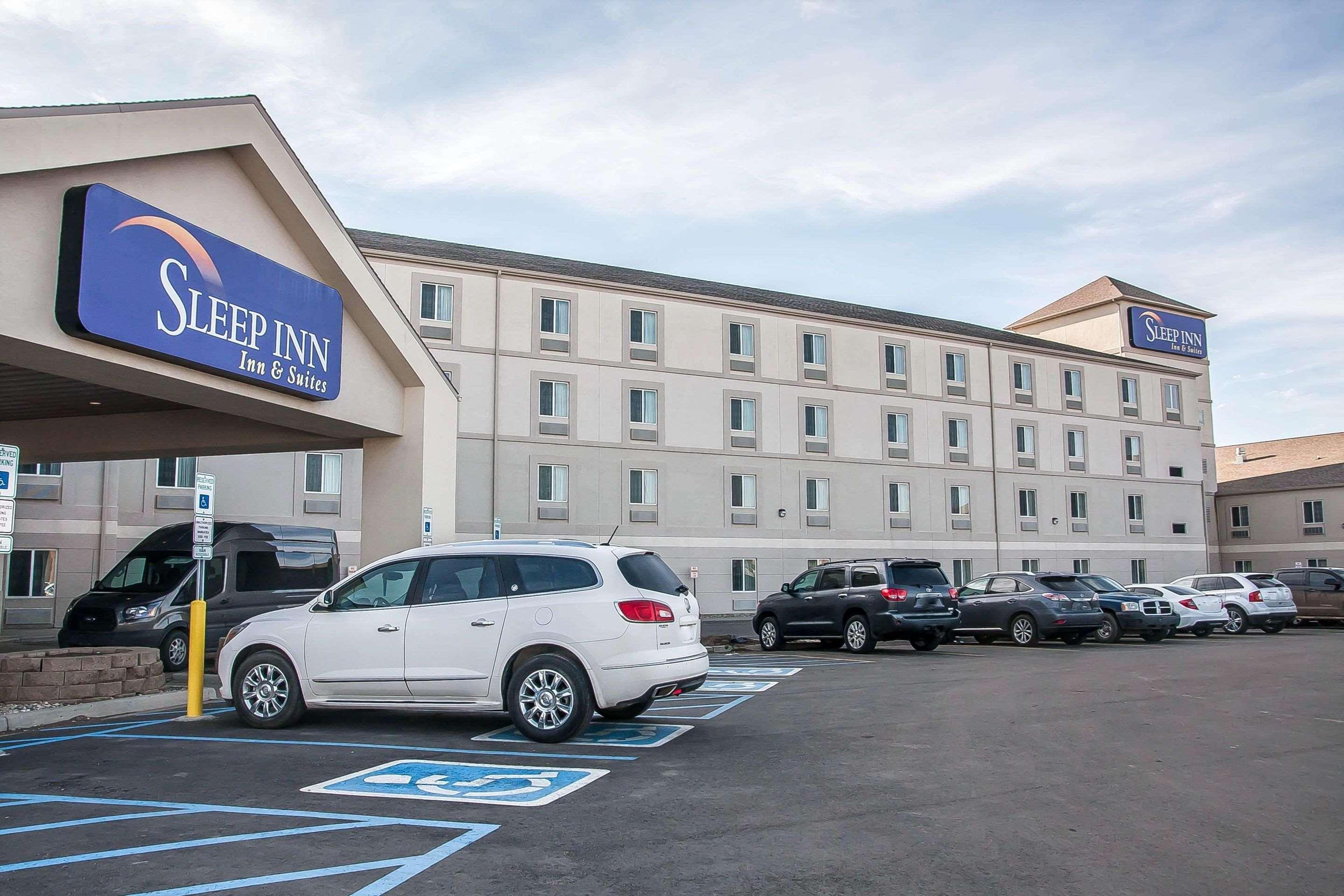 Sleep Inn & Suites Conference Center And Water Park Майнот Екстериор снимка