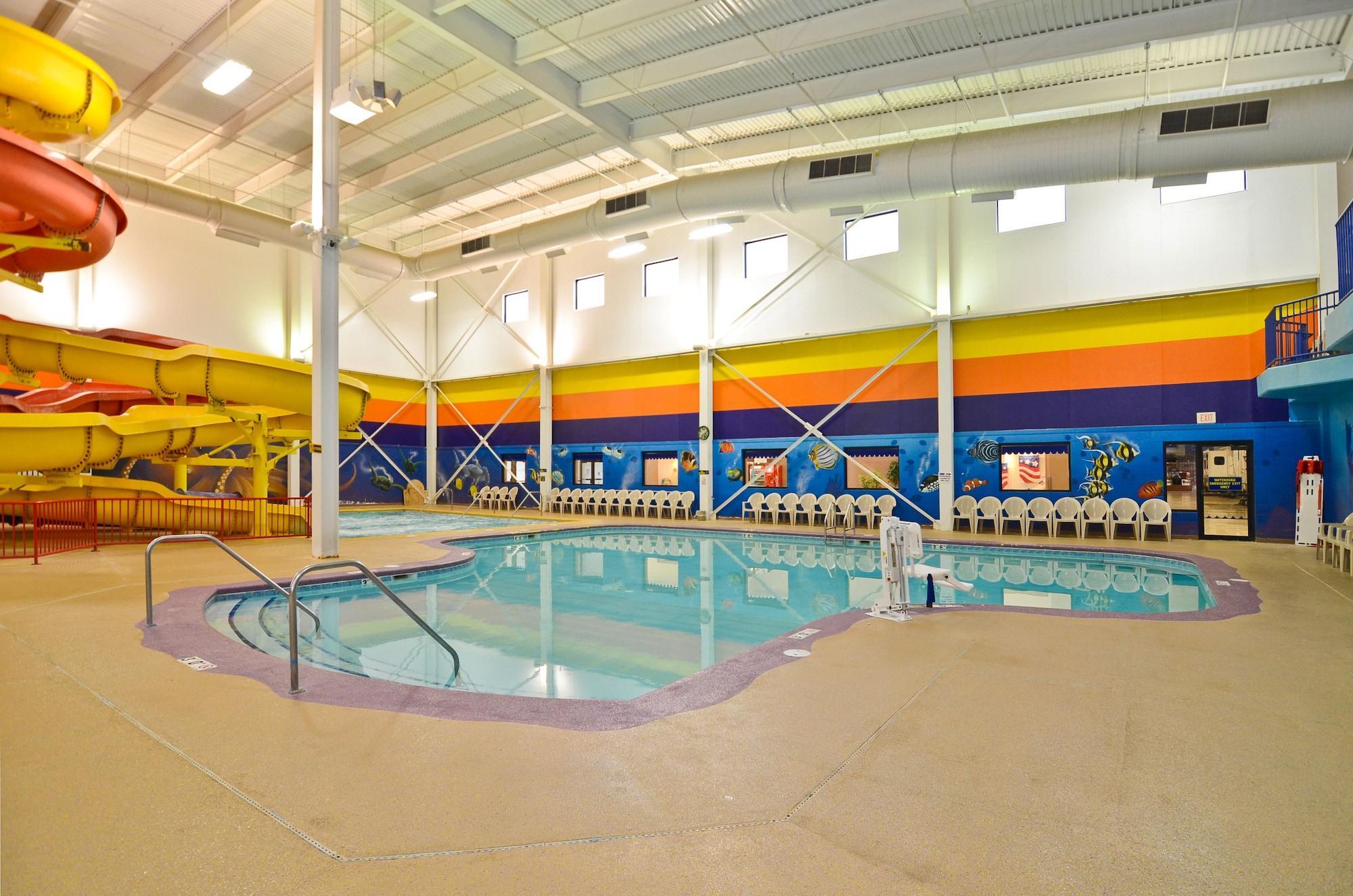 Sleep Inn & Suites Conference Center And Water Park Майнот Екстериор снимка
