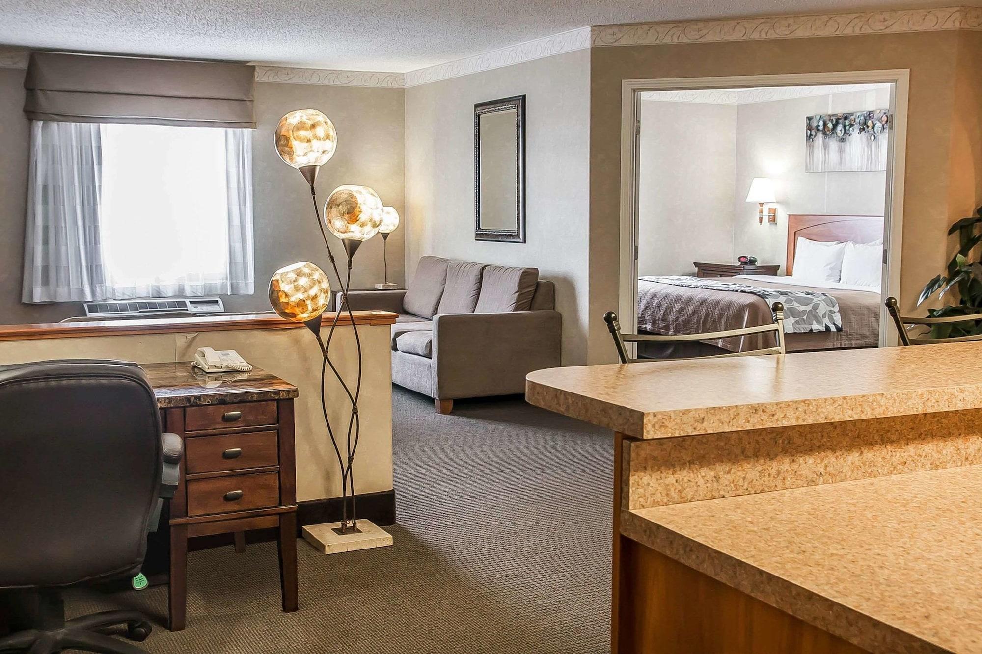 Sleep Inn & Suites Conference Center And Water Park Майнот Екстериор снимка