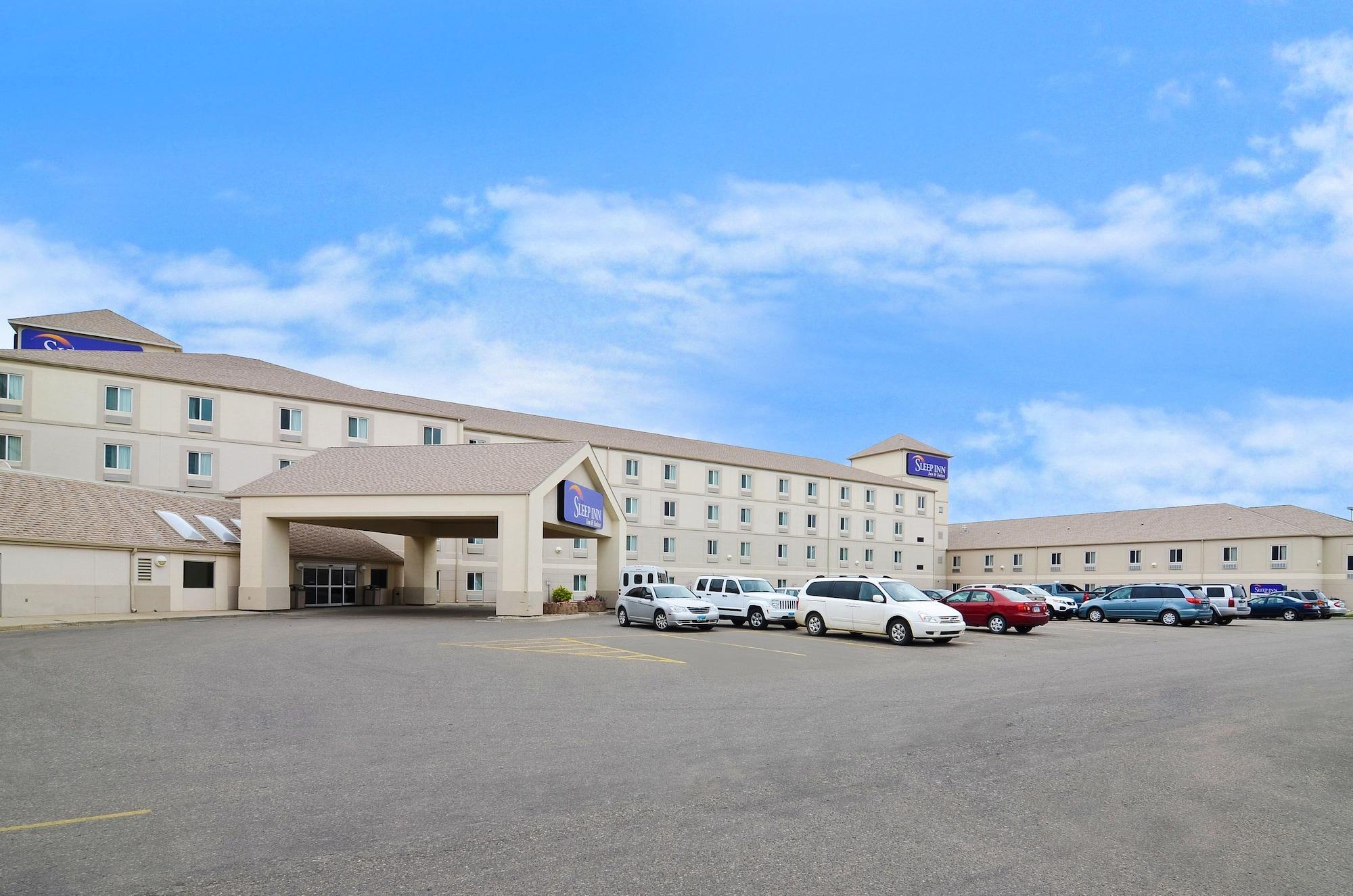 Sleep Inn & Suites Conference Center And Water Park Майнот Екстериор снимка