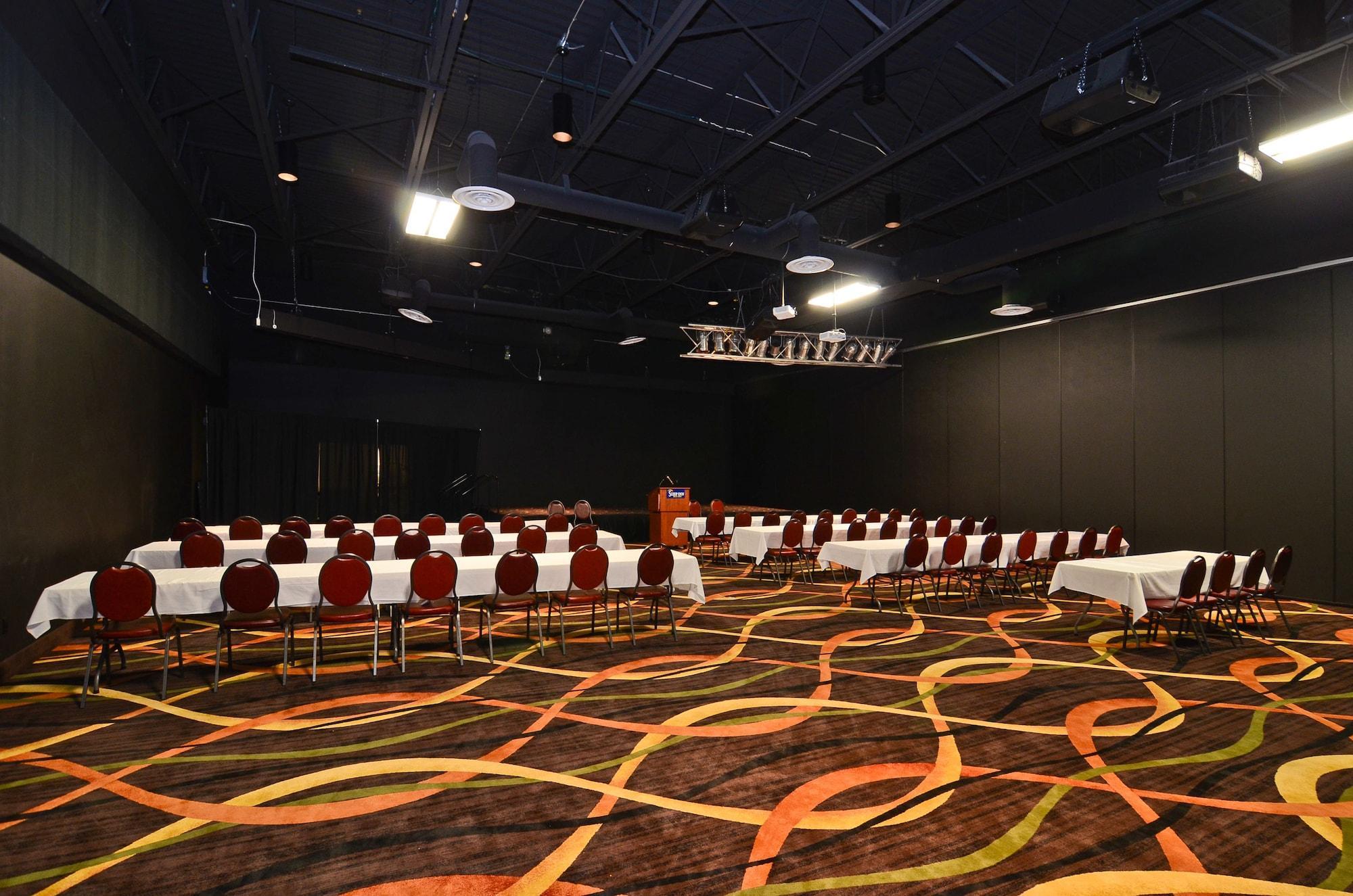 Sleep Inn & Suites Conference Center And Water Park Майнот Екстериор снимка